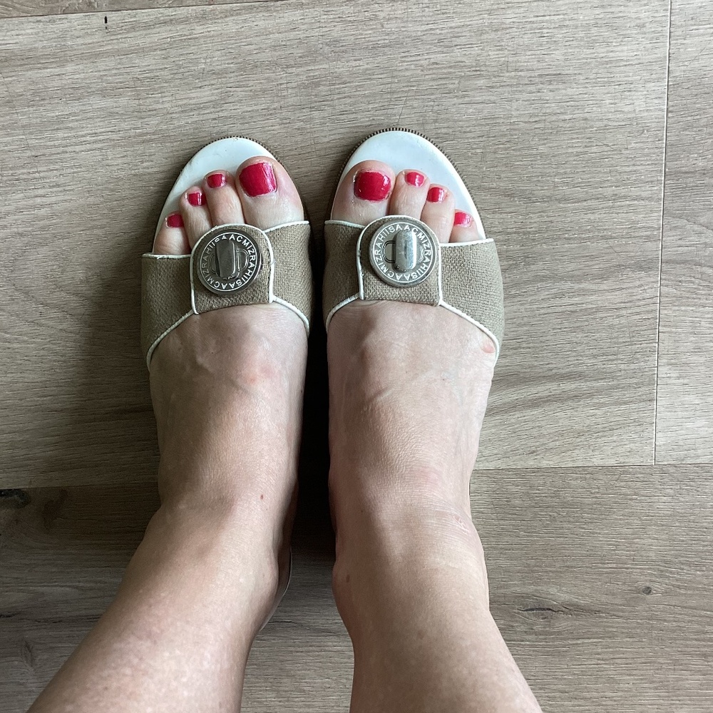 ISAAC MIZRAHI For Target WOMENS SANDALS SLIDES White & Tan sz 6.5 Shoes